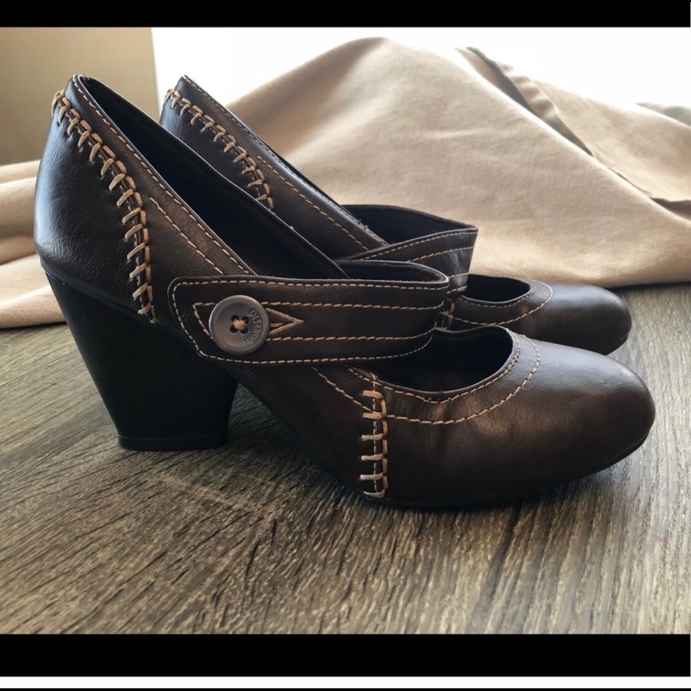 Dr. Scholl’s Mary Jane “Winner” heels